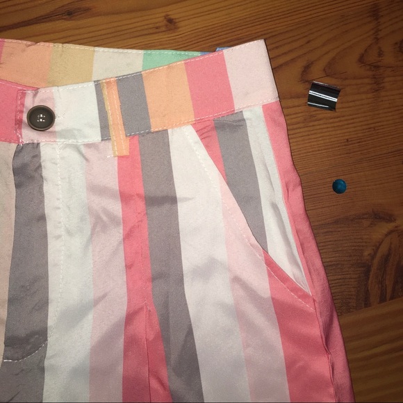 Striped causal summer shorts with button & zipper - Picture 3 of 4